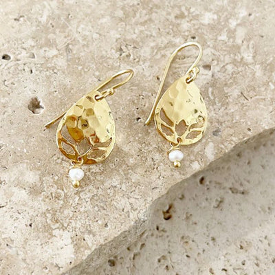 Nicole Fendel - Arabella Earrings in Gold & Freshwater Pearl